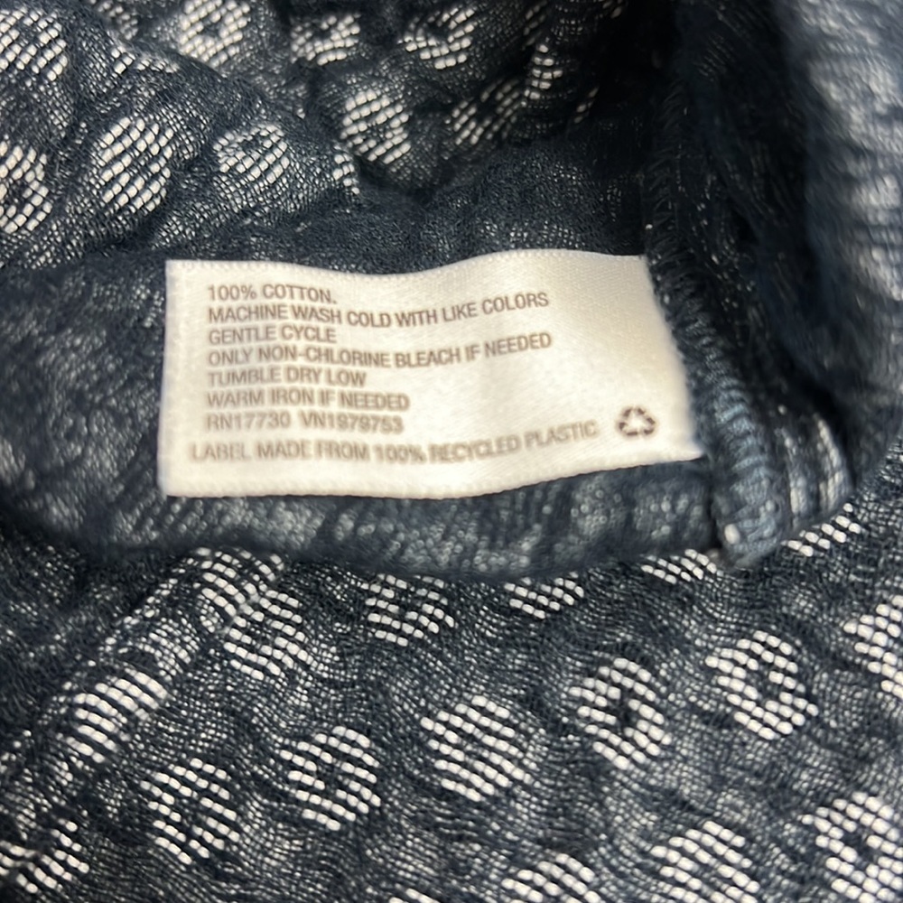 Universal Thread Top - Picture 5 of 6